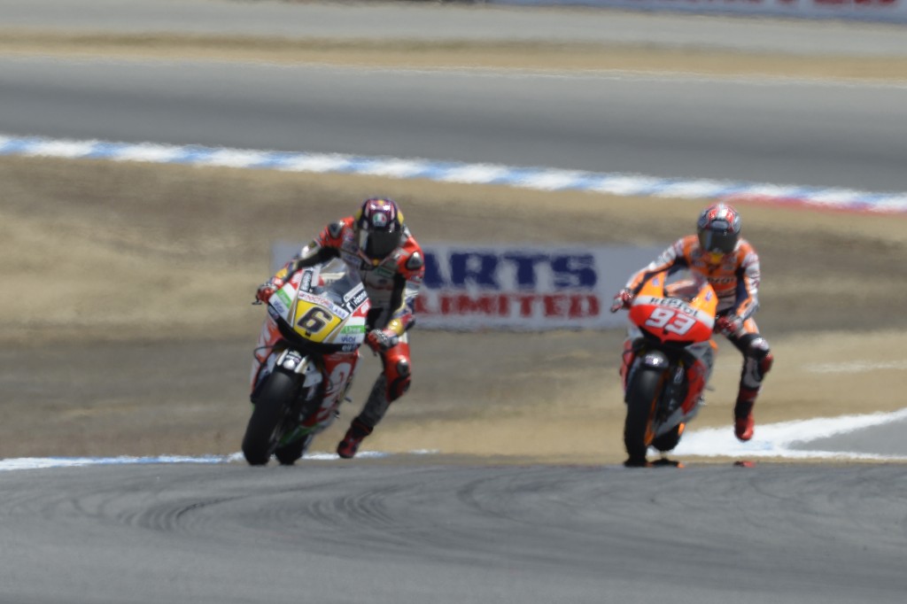 L'Allemand Stefan Bradl a longtemps tenu tête à Marc Marquez qui s'est tout de même offert la victoire. (Photo : Team Honda LCR)